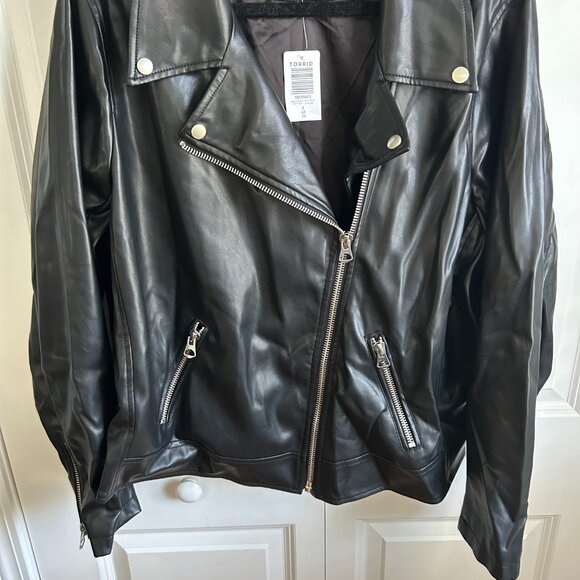 Torrid - NWT - Faux Leather Moto Jacket - Size 4 - Picture 4 of 7